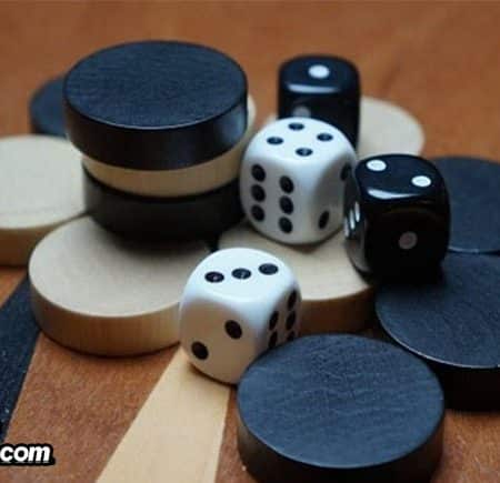 Cờ Backgammon: Luật và cách chơi khá giống cờ vua